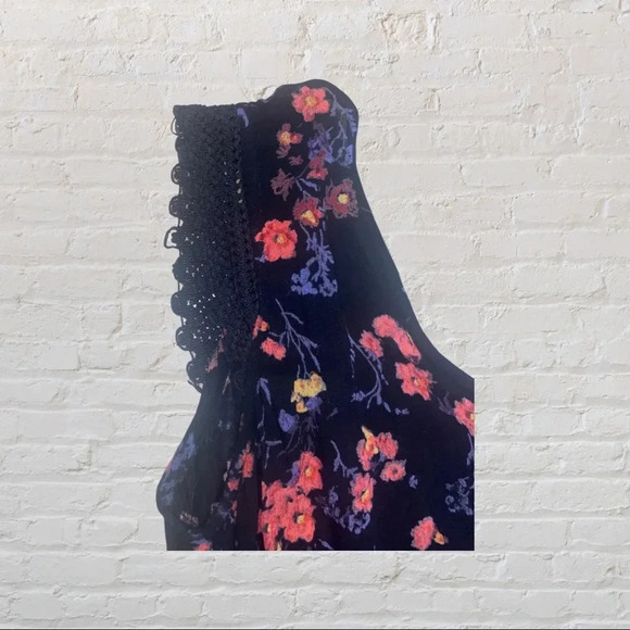 Lagaci Romper - Picture 4 of 4